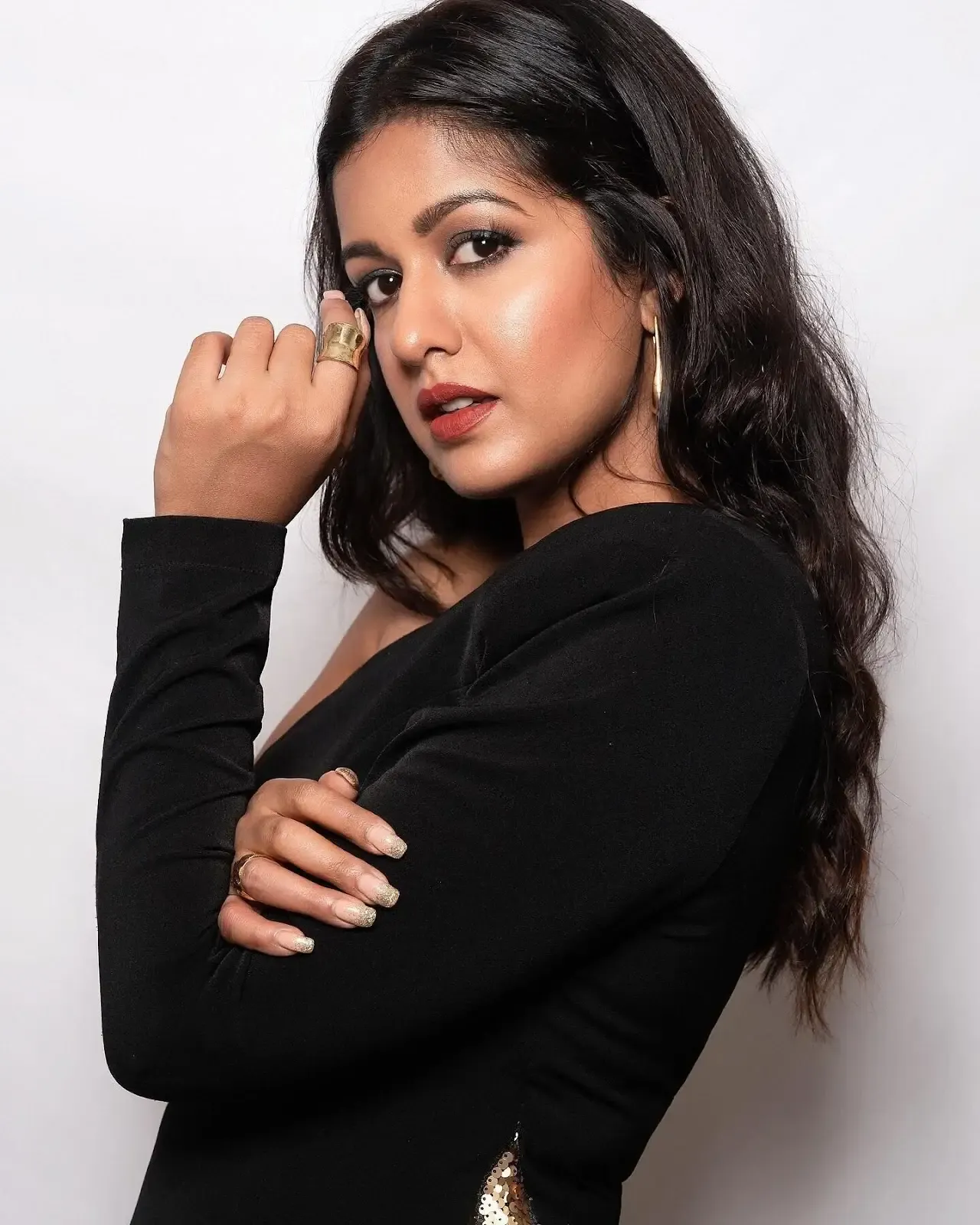 SOUTH INDIAN ACTRESS ISHITA DUTTA IMAGES IN SLEEVELESS BLACK TOP 11